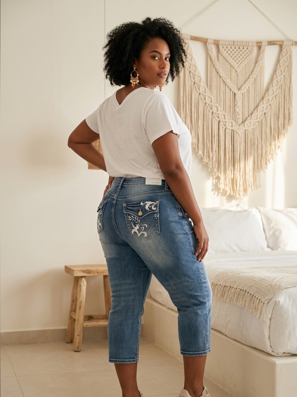Nolita Mid Rise Capri Embellished Pocket Crystals Bling Jeans Denim Women's 22